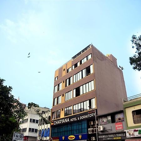 Charyana Lady Dorms Hostel Ahmedabad Buitenkant foto