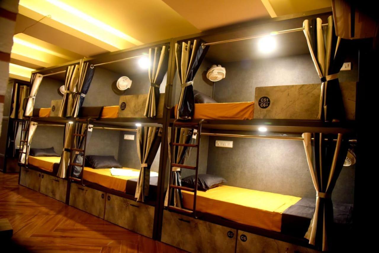 Charyana Lady Dorms Hostel Ahmedabad Buitenkant foto